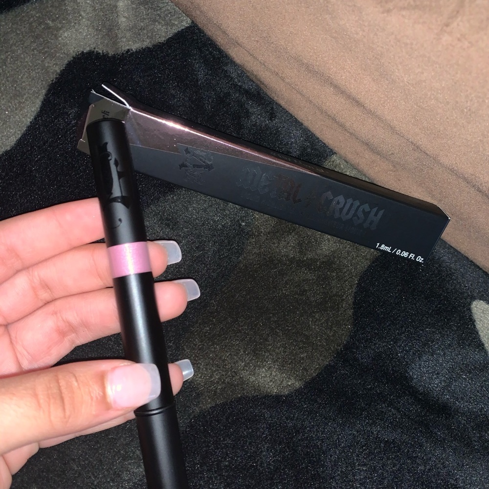 Kat Von D liquid highlighter